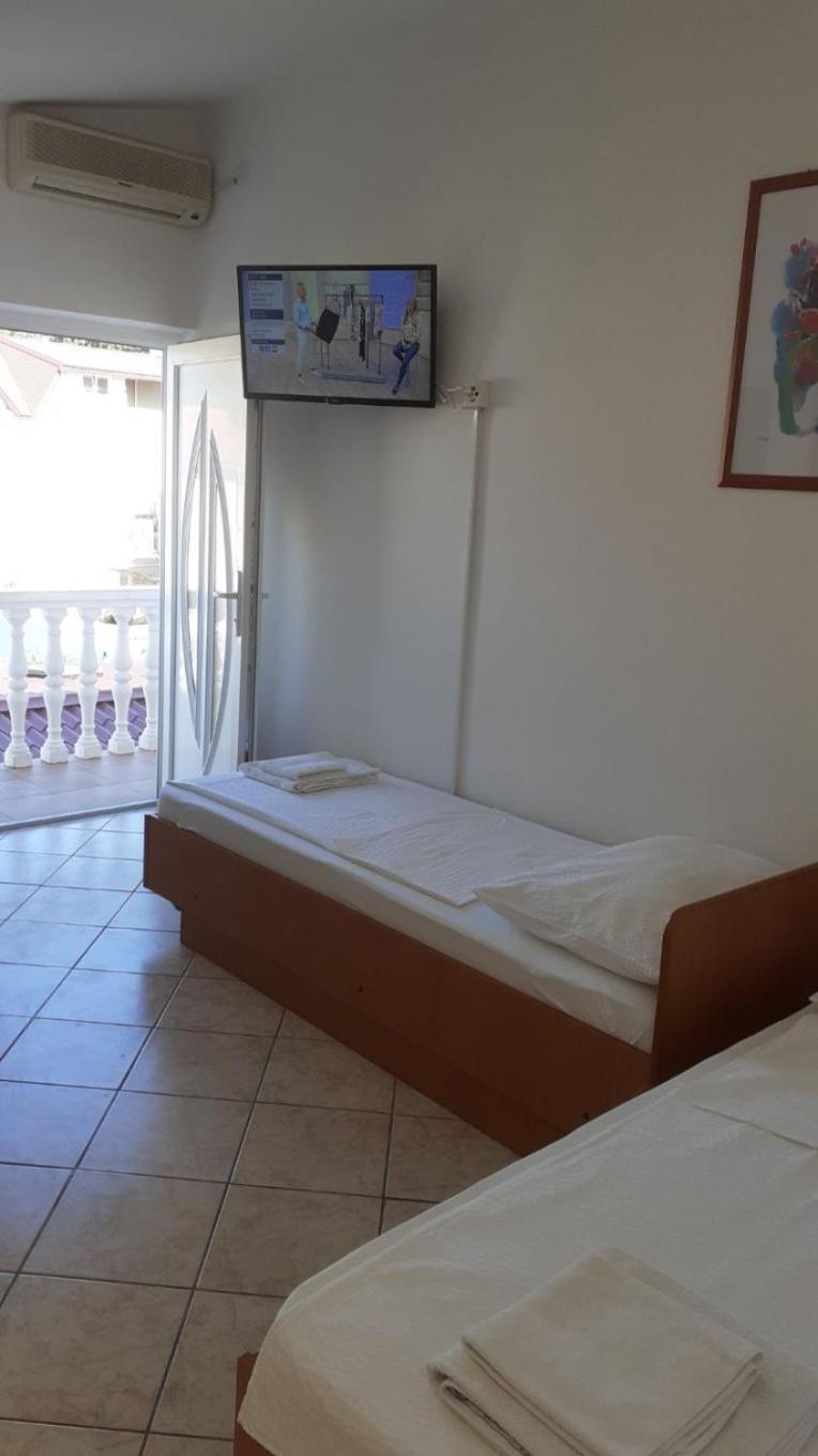 Apartments Dobri - 500M From Beach نين المظهر الخارجي الصورة