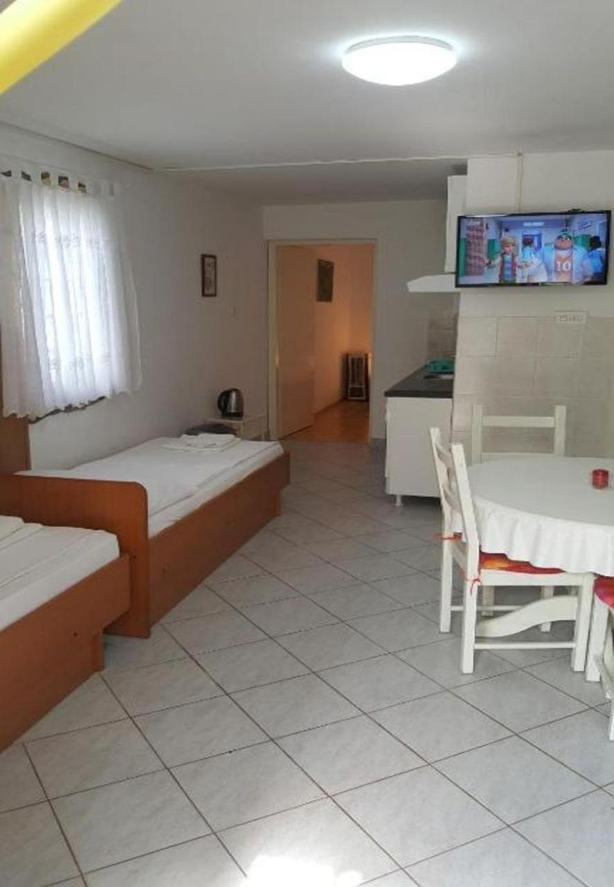 Apartments Dobri - 500M From Beach نين المظهر الخارجي الصورة